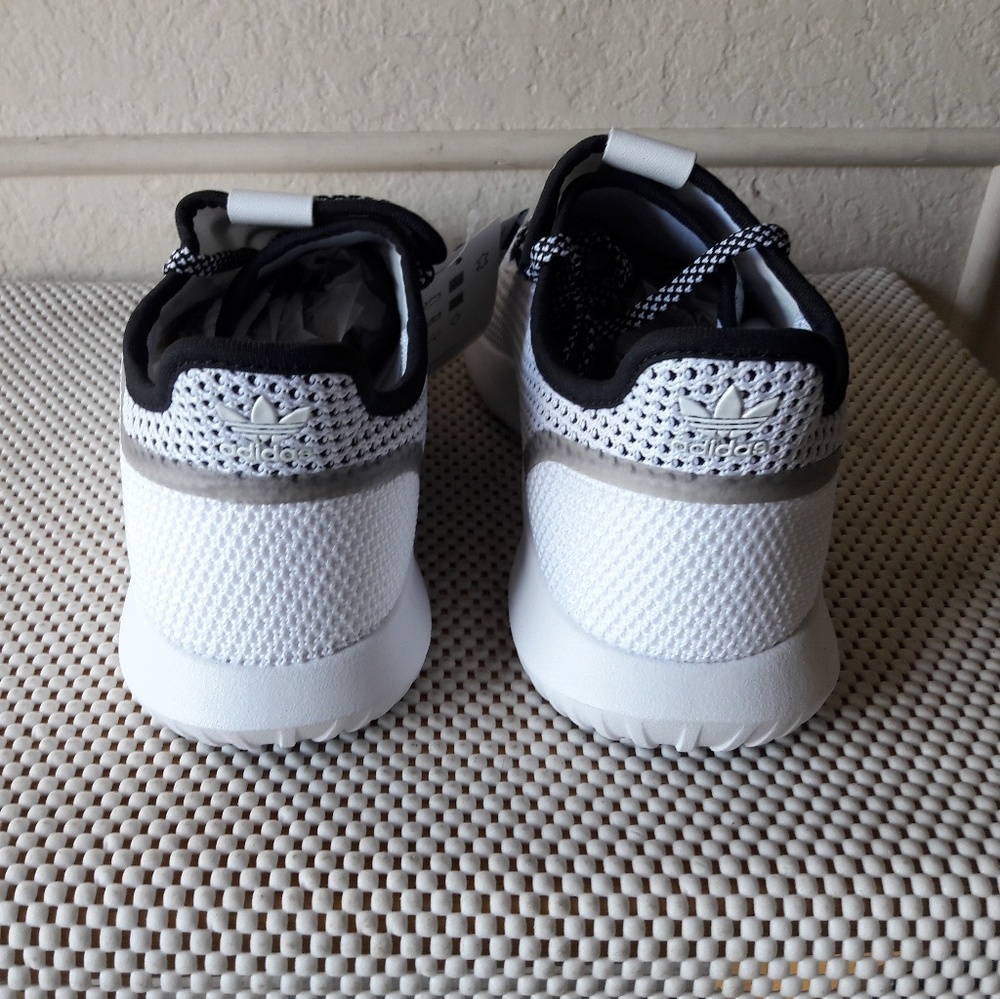 Adidas - Picture 2 of 4